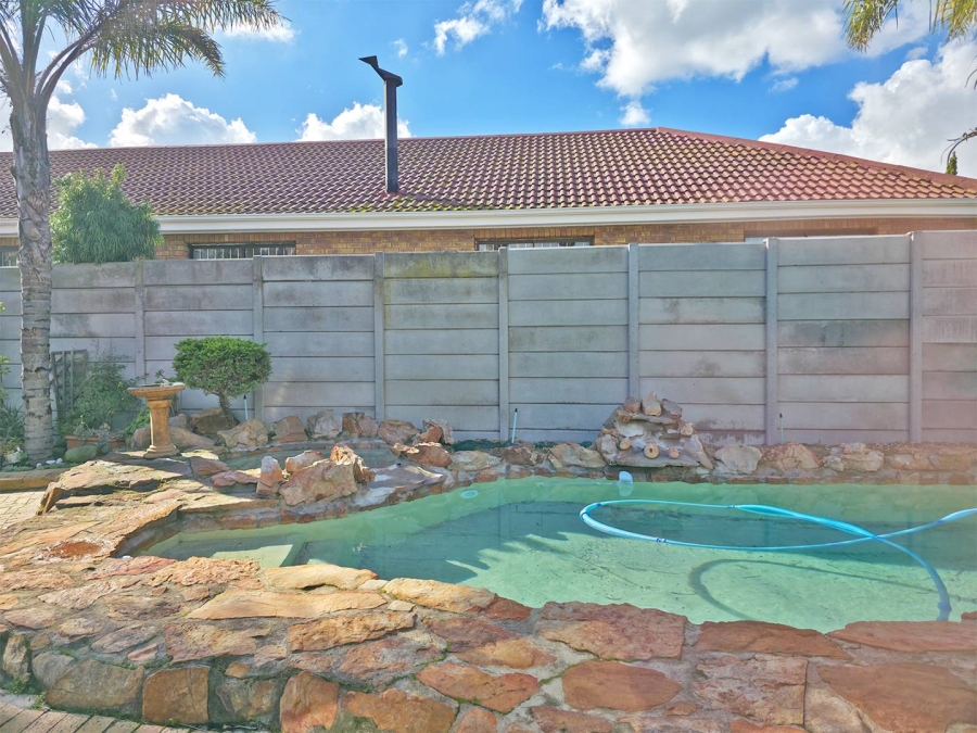 3 Bedroom Property for Sale in Kleinbosch Western Cape